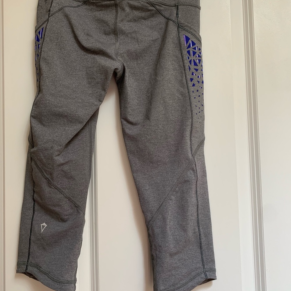 Girls Ivivva capris